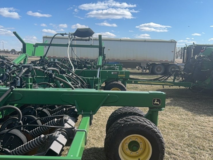 2000-john-deere-1910-image-9