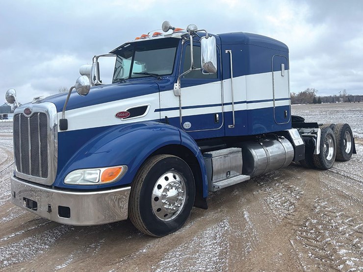 2014-peterbilt-384-image-1