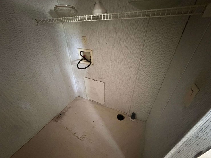 2000-horton-homes-inc.-14x64-2br/2bath-mobile-home-image-22