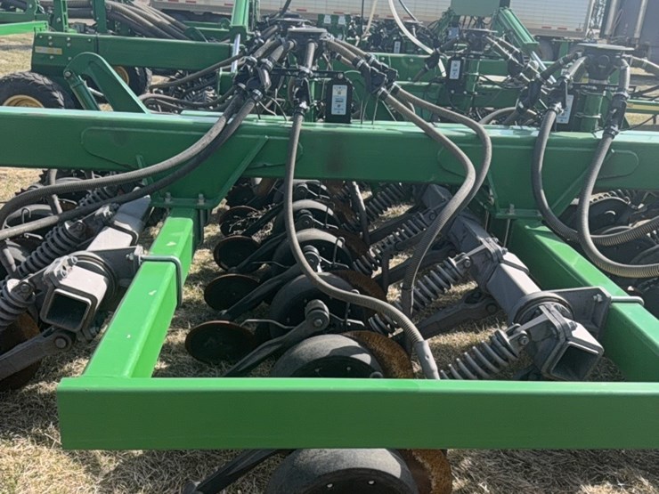 2000-john-deere-1910-image-14