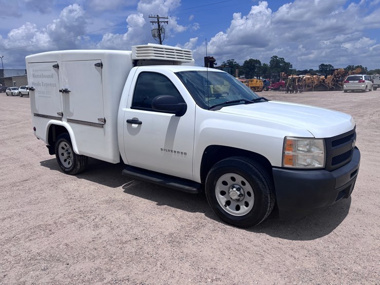2011-chevrolet-silverado-1500-image-2