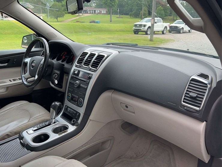 2012-gmc-acadia-image-17