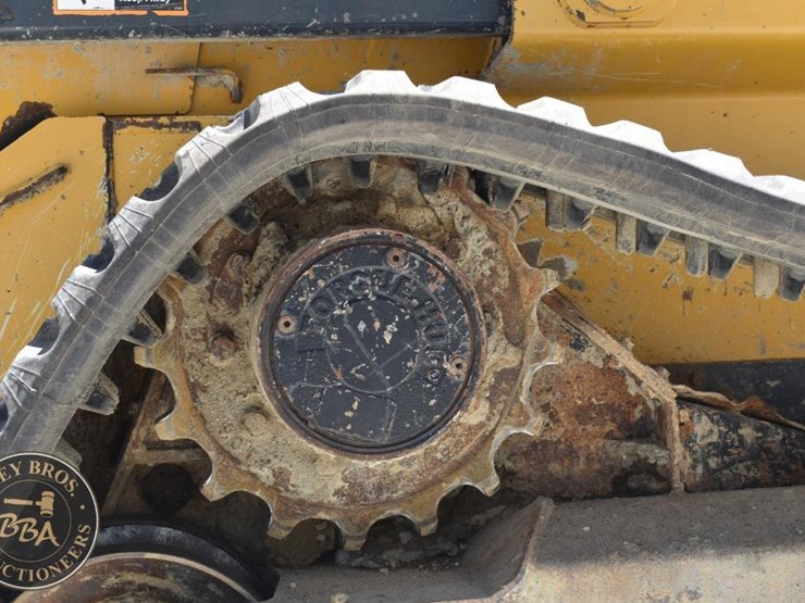 2018-deere-333g-image-41