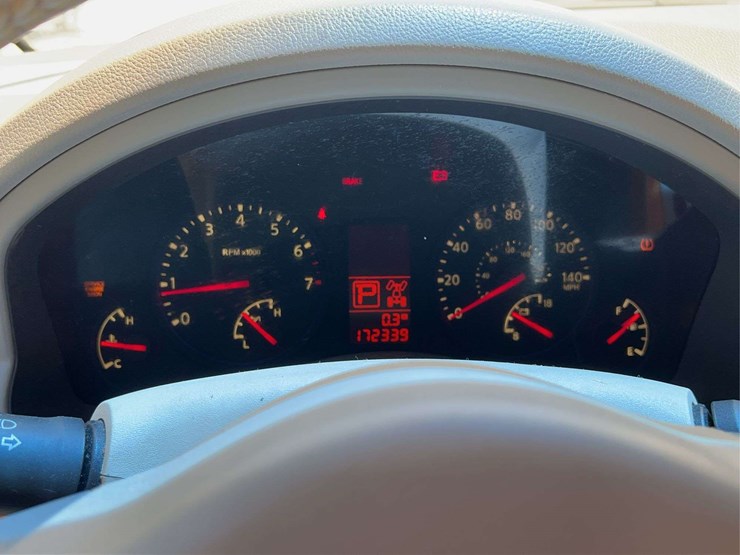 2010-infiniti-qx56-image-33
