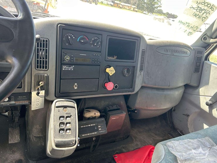 2005-international-durastar-4300-image-15