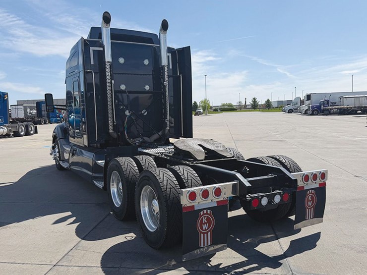 2021-kenworth-t680-image-3