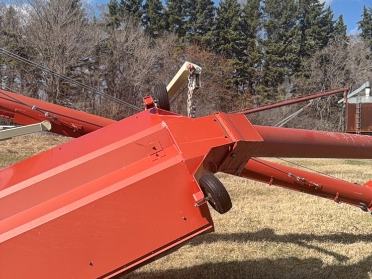 10-x-70-farmking-auger-with-swing-out-mechanical-drive-hopper￼-image-13
