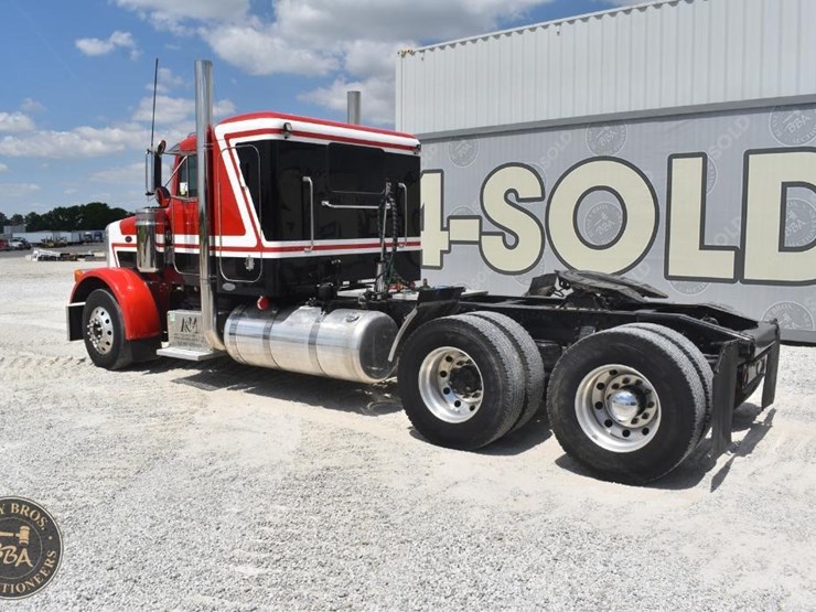 2005-peterbilt-378-image-5