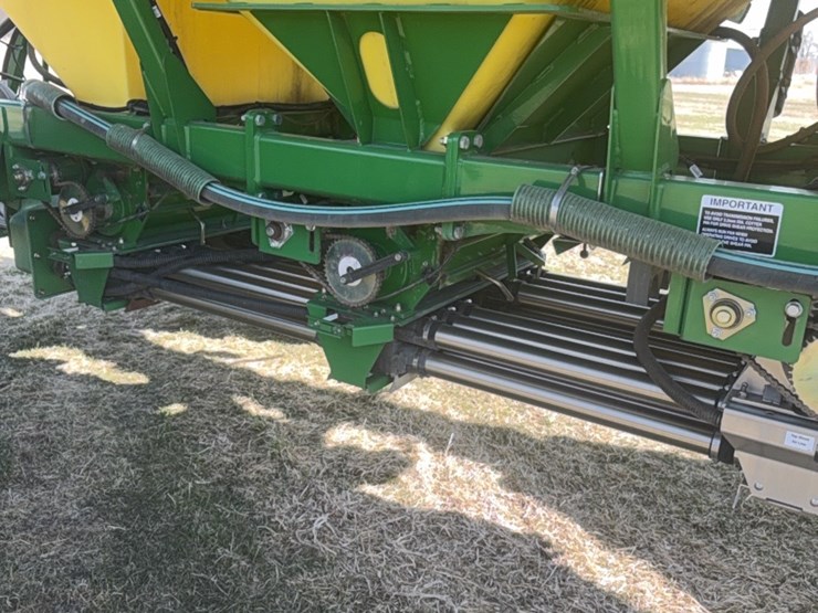 2000-john-deere-1910-image-137