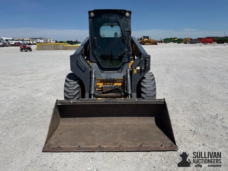 2017-deere-330g-image-2