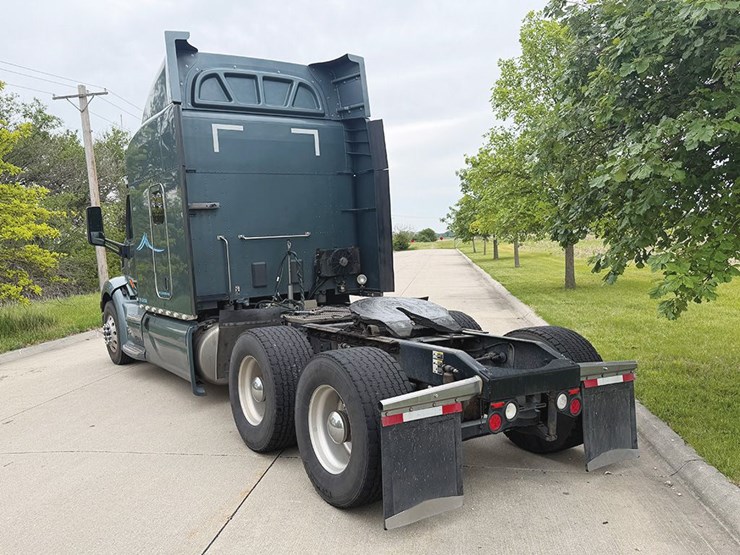 2018-peterbilt-579-image-3