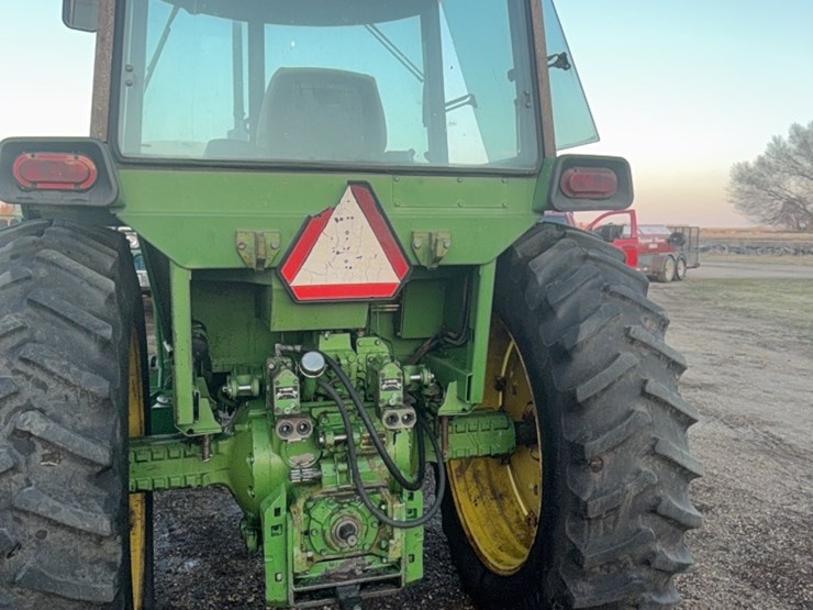 john-deere-725-image-15