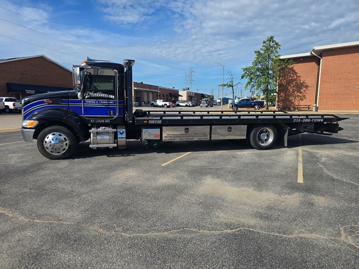 2022-peterbilt-337-image-6