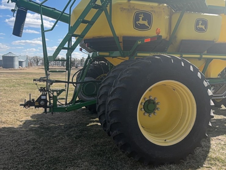 2000-john-deere-1910-image-130