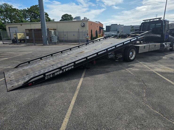 2022-peterbilt-337-image-89