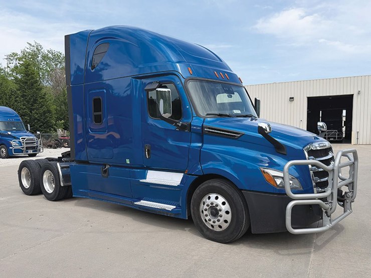 2021-freightliner-cascadia-126-image-1