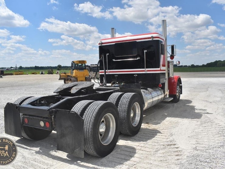 2005-peterbilt-378-image-10