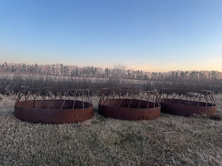 (3)-hay-saver-bale-feeders-image-1
