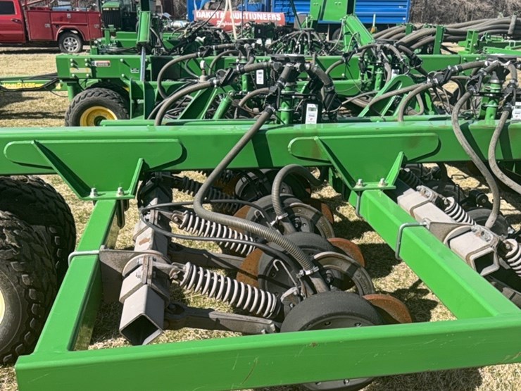 2000-john-deere-1910-image-64