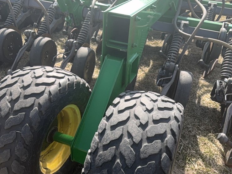2000-john-deere-1910-image-22
