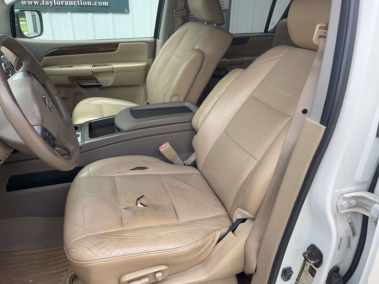 2011-nissan-armada-image-10