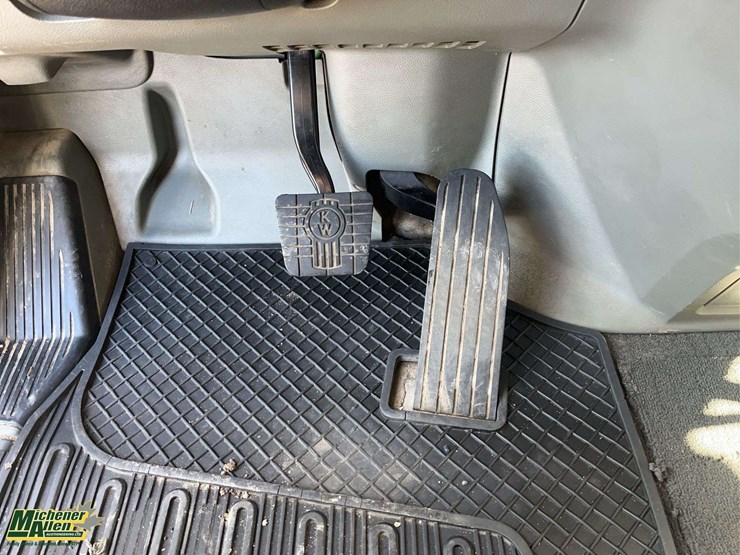 2018-kenworth-t680-image-17