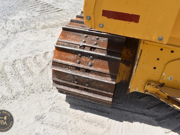 2022-deere-650k-lgp-image-35
