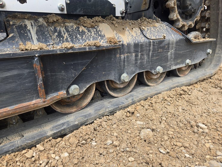 2024-bobcat-t650-image-51