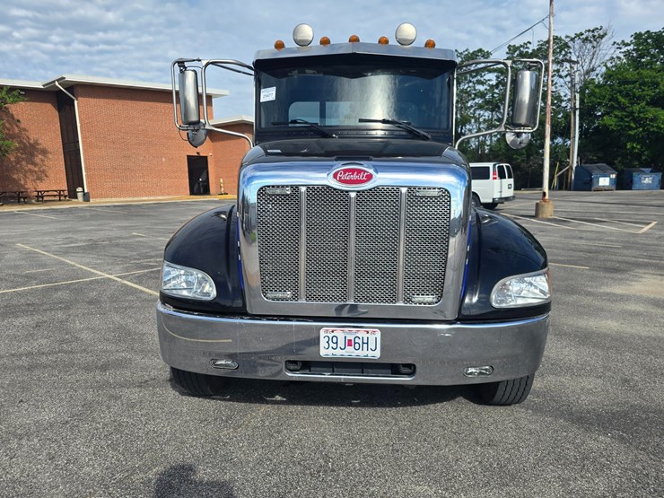 2022-peterbilt-337-image-35