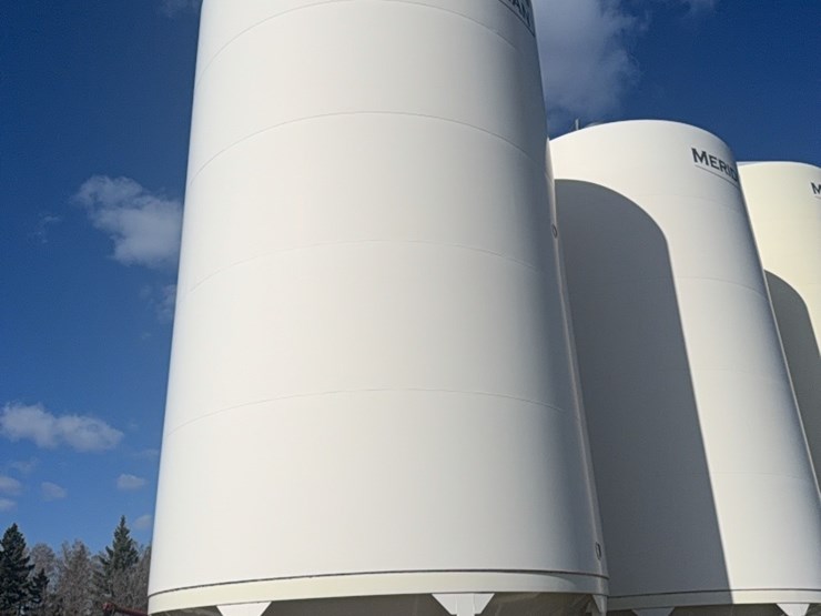 meridian-5000-bushel-hopper-bin-with-fan,-this-bin-is-designed-for-fertilizer,-however-it-has-never-had-fertilizer-in-it.-grain-only.-excellent-shape.-image-9