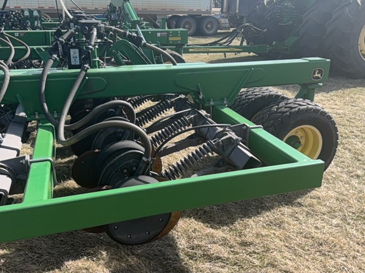 2000-john-deere-1910-image-12
