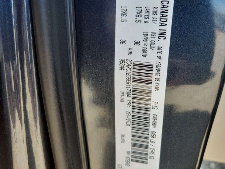 2014-chrysler-town-&-country-image-33