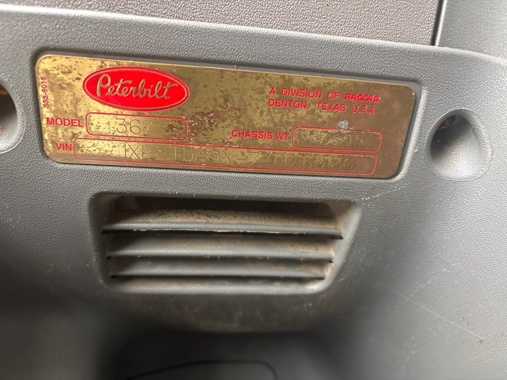 2013-peterbilt-367-image-17