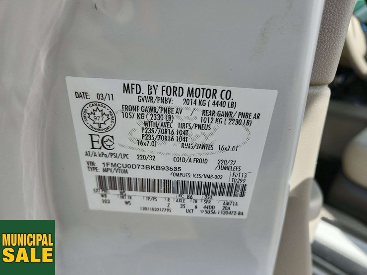 2011-ford-escape-image-34