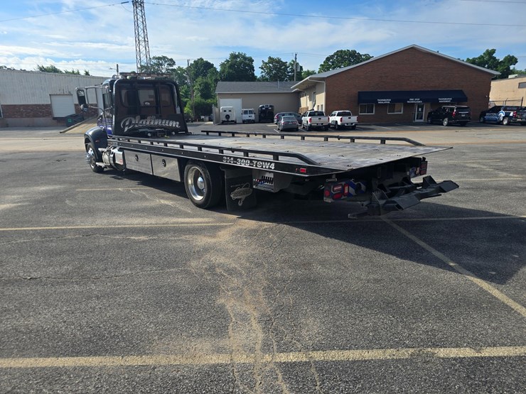 2022-peterbilt-337-image-13