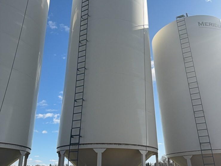 meridian-6000-bushel-hopper-bin-with-fan,-used-for-grain-only,-excellent-shape-image-3