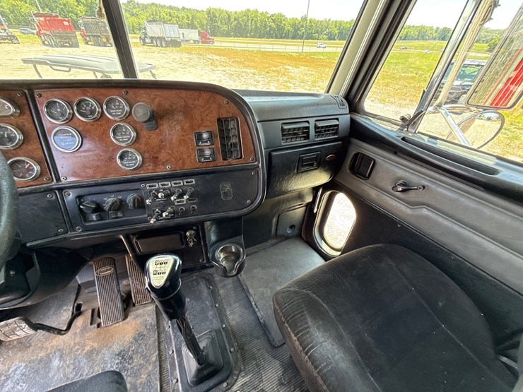 2004-peterbilt-357-image-20