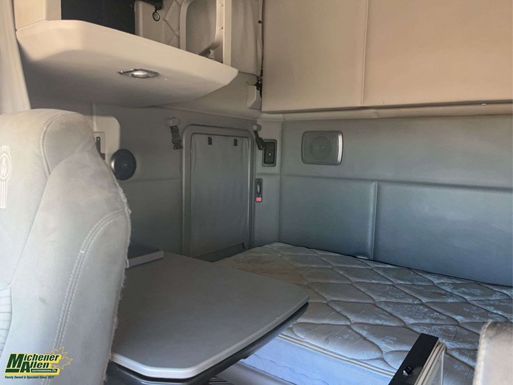 2018-kenworth-t680-image-18