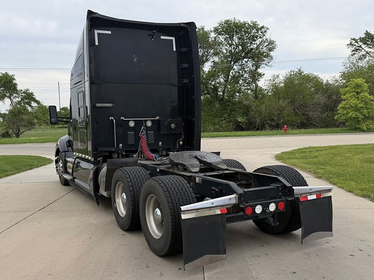 2019-kenworth-t680-image-2