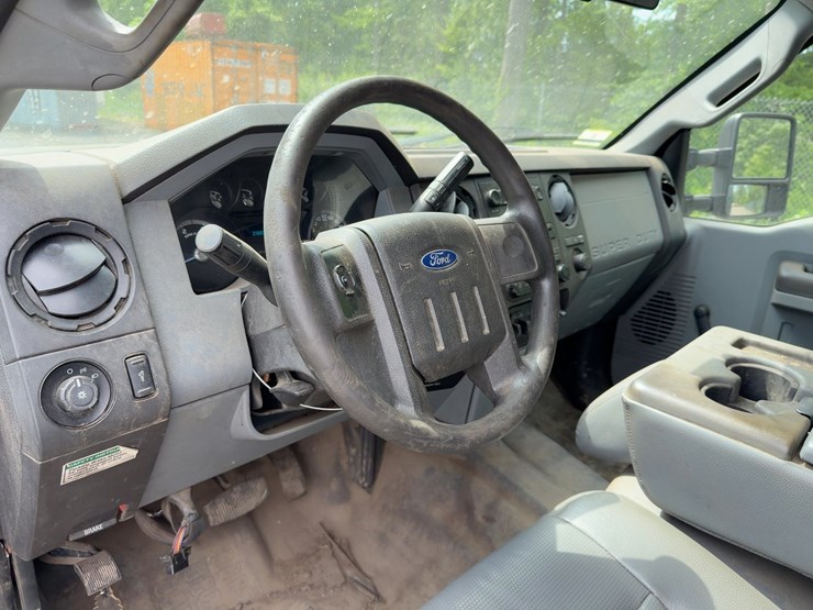 2015-ford-f550-xl-image-26