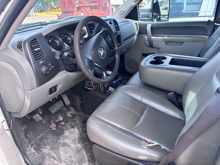 2011-chevrolet-silverado-2500-image-6