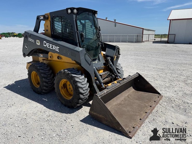 2017-deere-330g-image-3