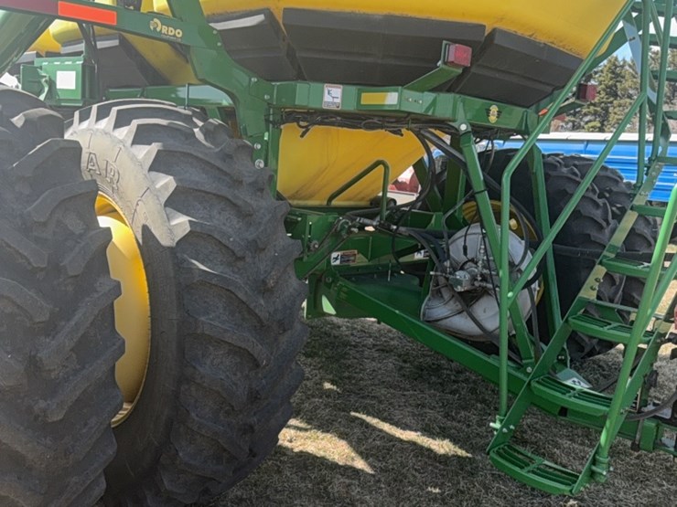 2000-john-deere-1910-image-117