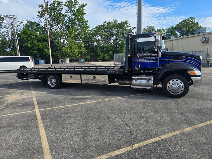 2022-peterbilt-337-image-28
