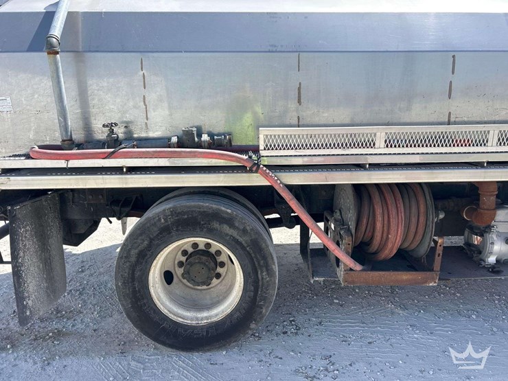 2005-international-durastar-4300-image-18