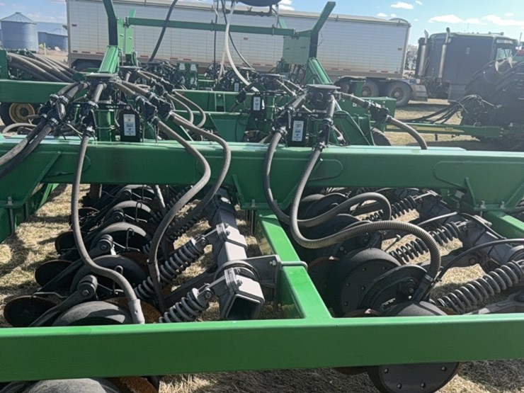 2000-john-deere-1910-image-13