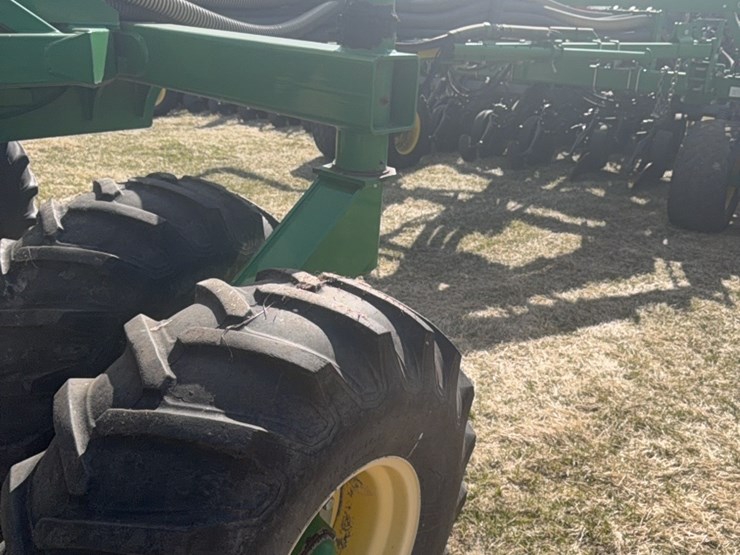 2000-john-deere-1910-image-150
