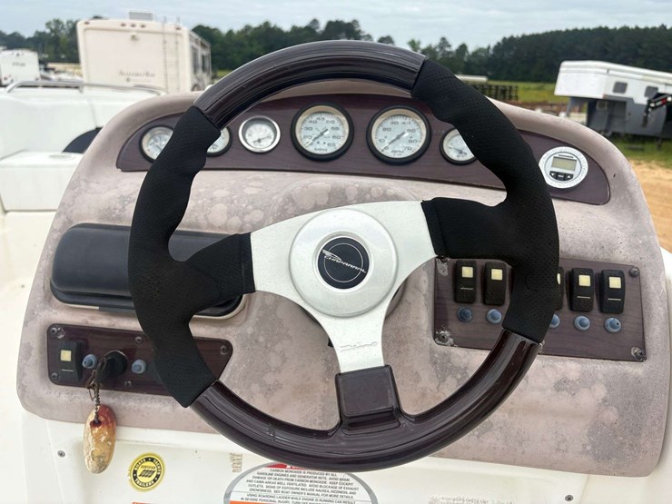2000-chaparral-sunesta-232-20'-deck-boat-w/-trailer-image-15