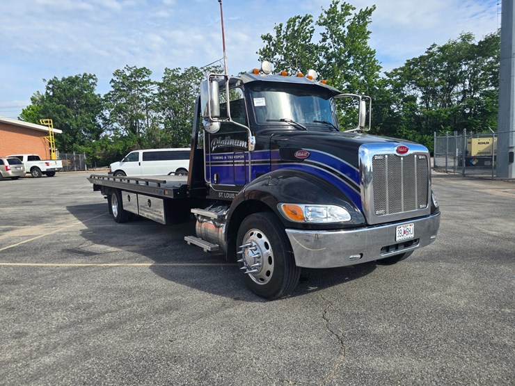 2022-peterbilt-337-image-32