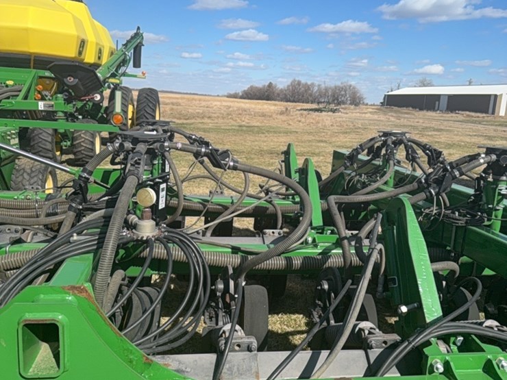 2000-john-deere-1910-image-73